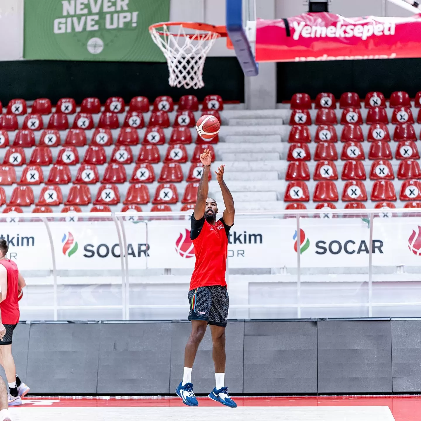 Türkiye Sigorta Basketbol Süper Ligi'nin üçüncü haftasında Aliağa Petkimspor, Galatasaray Ekmas'ı yarın ağırlayacak.