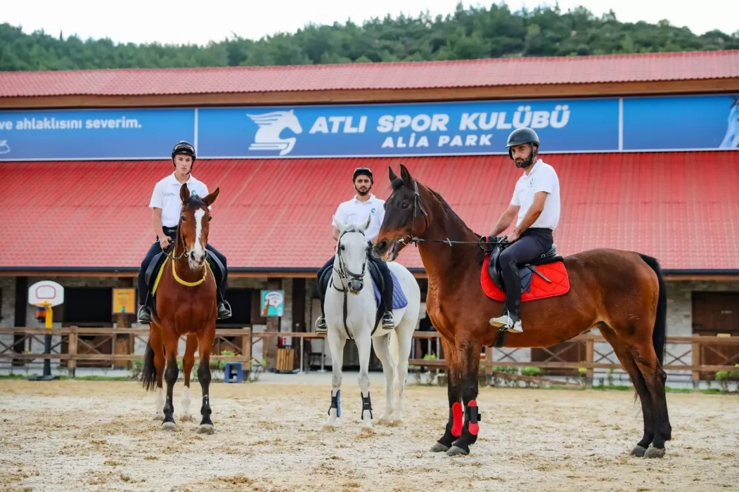 Aliağa'da Binicilik Tutkunları İçin Yepyeni Bir Dönem Başlıyor: Alia Atlı Spor Kulübü Eğitimlere Kapılarını Açıyor!