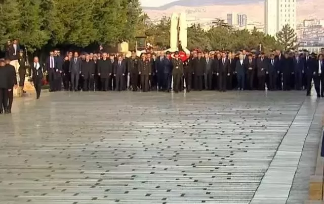 Türkiye Cumhuriyeti'nin kurucusu Gazi Mustafa Kemal Atatürk'ün vefatının 85. yılı, ülke genelinde ve KKTC ile dış temsilciliklerde düzenlenen tören ve etkinliklerle anıldı.