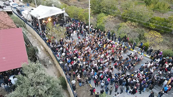 Bayındır ilçesine bağlı Ergenli Mahallesi, 19 Kasım Pazar günü düzenlenen Zeytin Festivali'ne ev sahipliği yaptı.