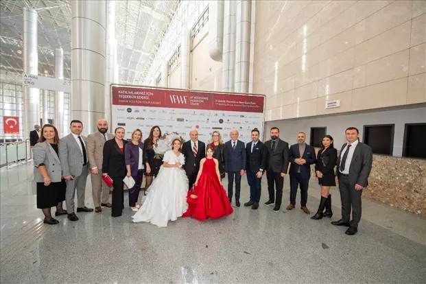 Avrupa'nın önde gelen moda fuarlarından biri olan IF Wedding Fashion İzmir, 17. kez kapılarını açarak dünyanın dört bir yanından gelen katılımcı ve ziyaretçilere ev sahipliği yaptı.