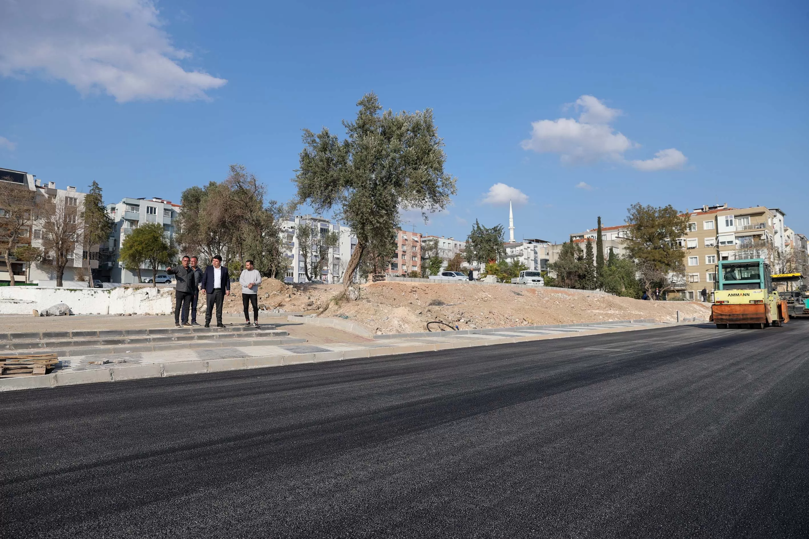 Buca Belediyesi, kentinin sokaklarındaki altyapıyı ve görünümü iyileştirme çalışmalarına hız kesmeden devam ediyor. 