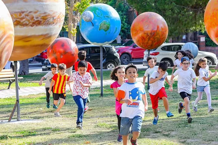  Bayraklı Belediyesi, İzmir'in ilk ve Avrupa'nın en büyük Matematik ve Zeka Oyunları Parkı'nı 24 Aralık Pazar günü saat 14.00'te açacak. Açılışa usta sanatçı Zülfü Livaneli de katılacak.