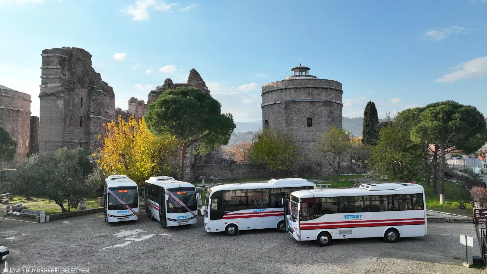 İzmir Büyükşehir Belediyesi, çevre ilçelerin toplu ulaşım ağına entegre edilmesi amacıyla başlattığı “İZTAŞIT” projesinin 6’ncı durağı Bergama olacak. 