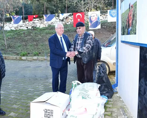 Karabağlar Belediyesi, ilçeye bağlı Kavacık, Tırazlı ve Uzundere'de tarımsal üretimi ve kırsal kalkınmayı desteklemek için gübre ve bordo bulamacı desteğinde bulundu. 