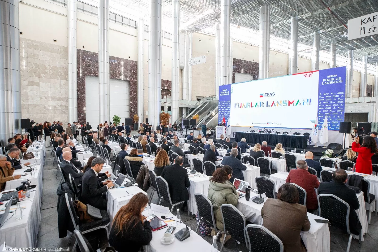 İzmir, 2024 yılında Türkiye'nin fuarlar kenti olarak ulusal ve uluslararası alanda 40'a yakın önemli fuar ve etkinliğe ev sahipliği yapmaya hazırlanıyor.