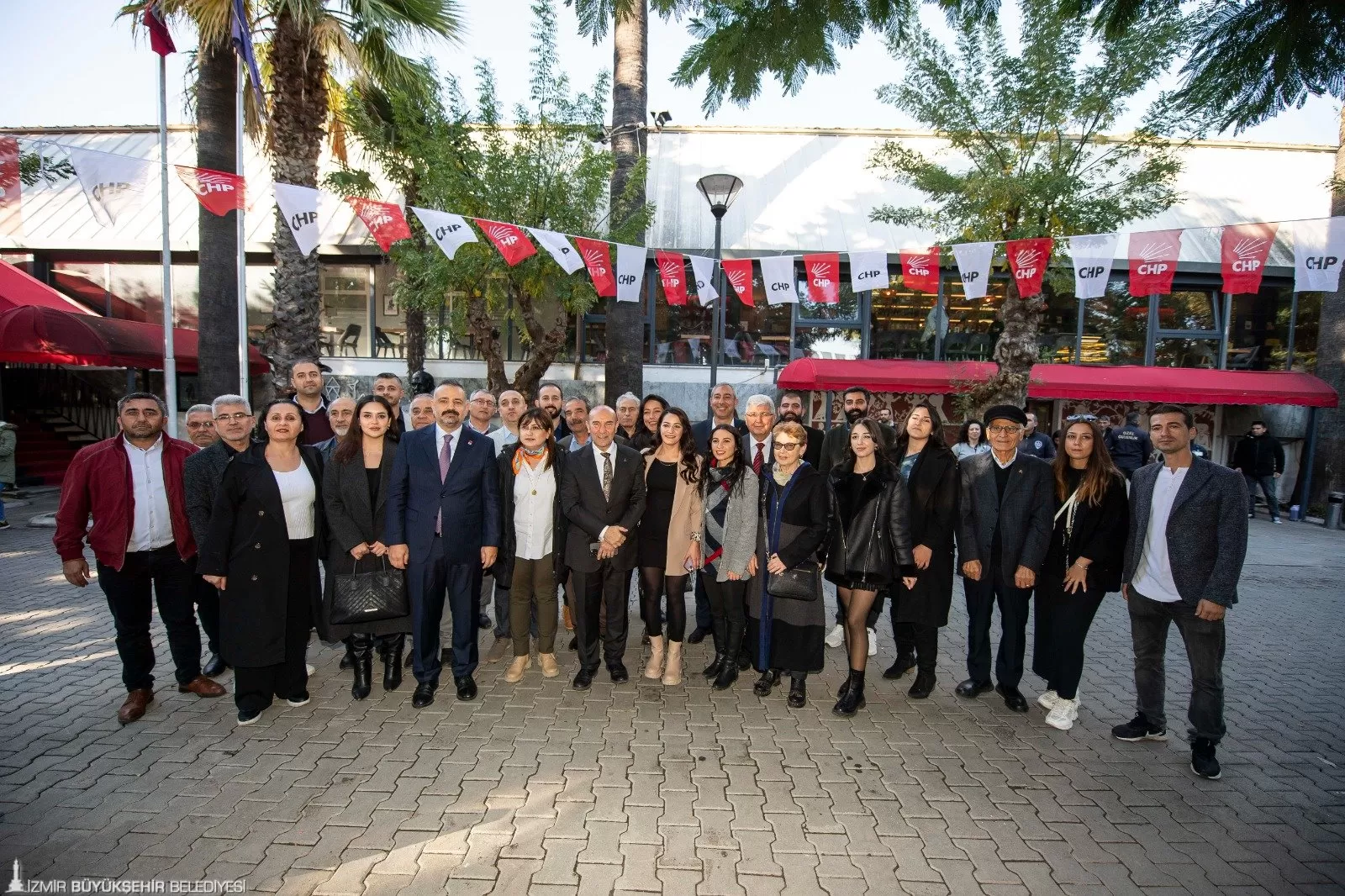 Tunç Soyer, CHP İzmir İl Başkanlığı tarafından organize edilen toplantıda, 2019 yılından bu yana görev yaptığı süre zarfında gerçekleştirdiği icraatlarını anlattı.