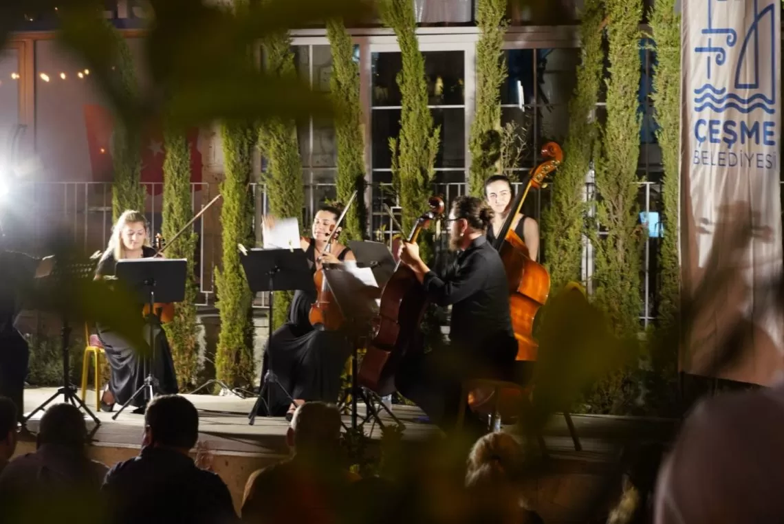 Çeşme Belediyesi'nden, Alaçatı'da Gün Batımı Konserleri