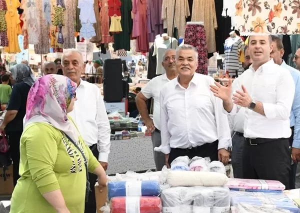 Cumhuriyet Halk Partisi (CHP) Yerel Yönetimlerden Sorumlu Genel Başkan Yardımcısı Ahmet Akın, bugün Torbalı’ya adeta çıkarma yaptı.