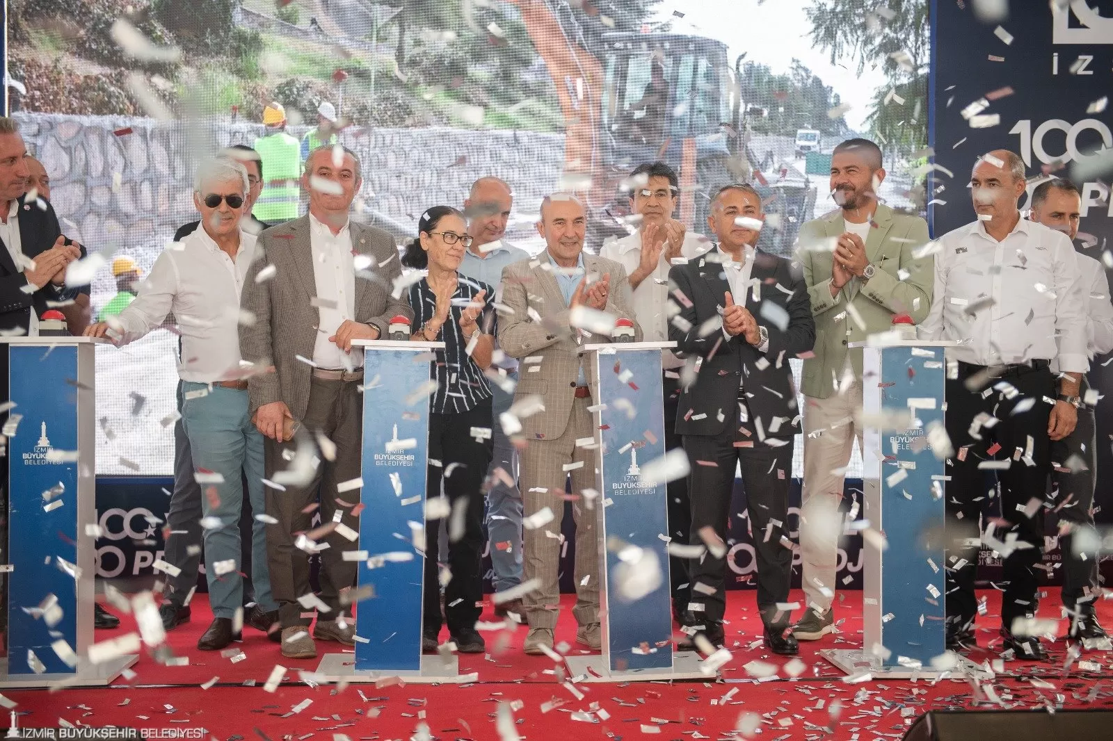 İzmir Büyükşehir Belediye Başkanı Tunç Soyer, Menemen’de Seyrek ve Villakent mahallelerinin uzun yıllardır yaşadığı içme suyu sorununu çözüme kavuşturacak projenin temelini attı.