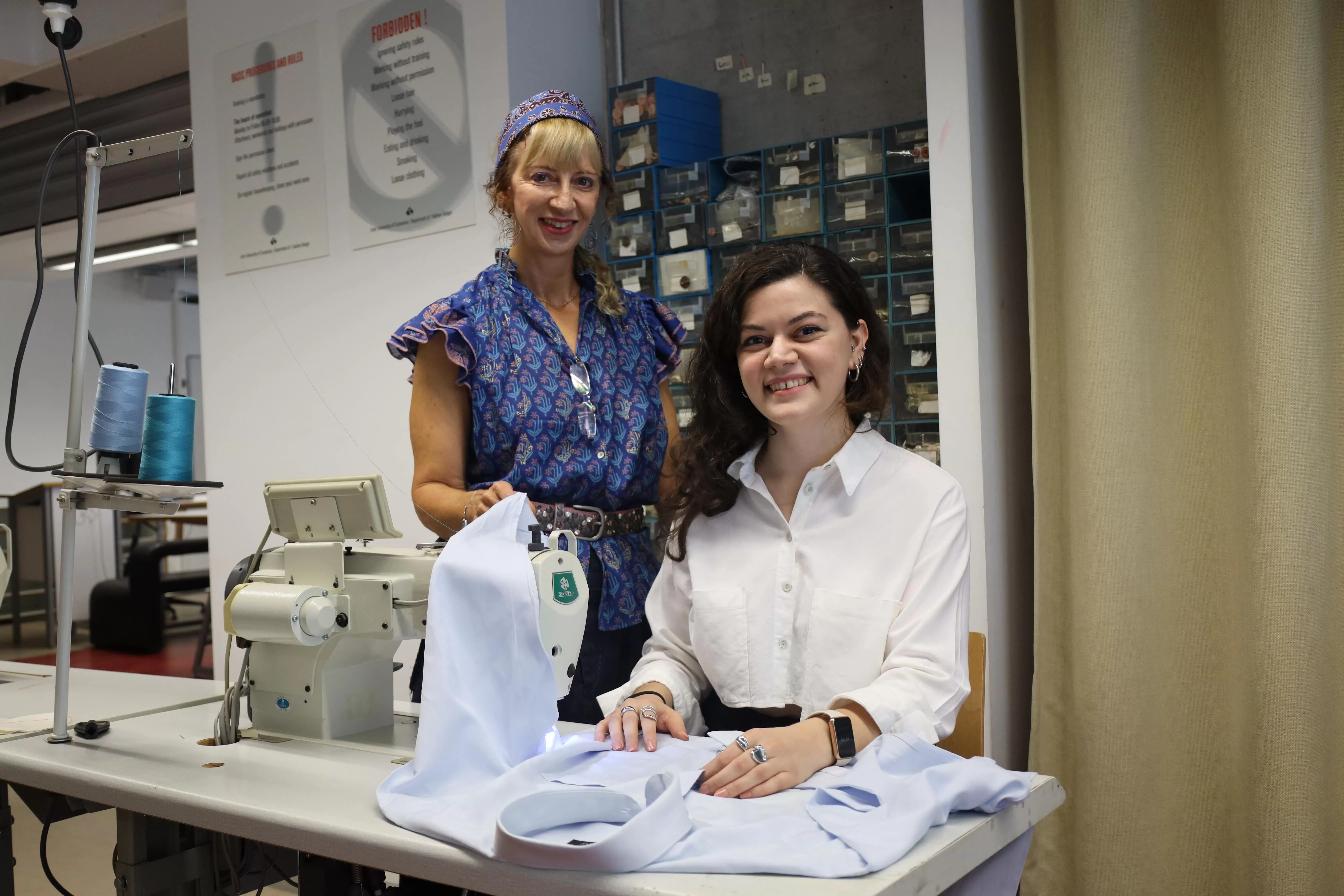 İzmir Ekonomi Üniversitesi (İEÜ) Tekstil ve Moda Tasarımı Bölümü’nden Doç. Dr. Şölen Kipöz ve bu yıl mezun olan İpek Karatop, ‘Döngüyü Tasarla’ adlı yarışmada Türkiye birincisi oldu.