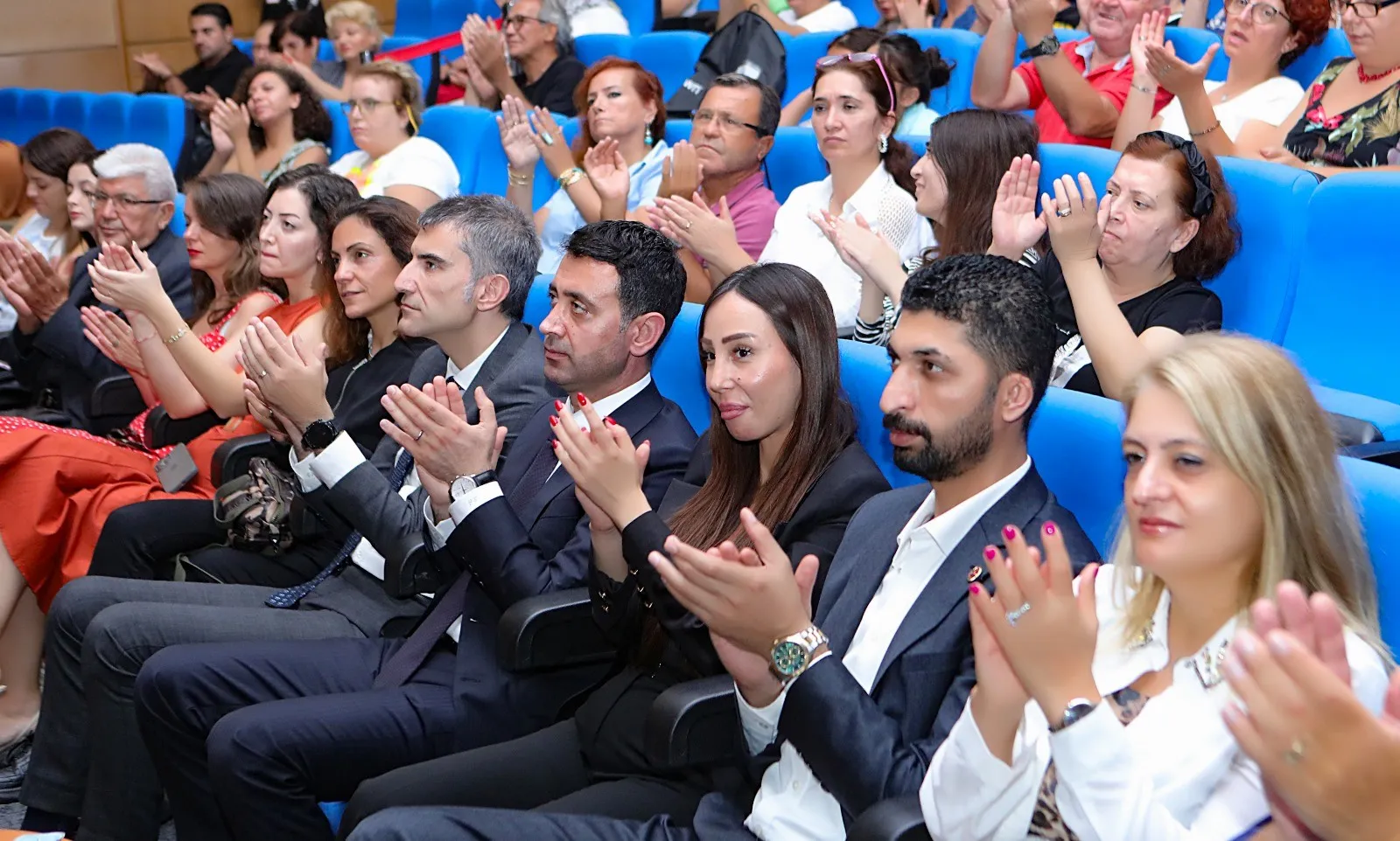 Bayraklı Belediyesi'nin ev sahipliğinde gerçekleştirilen 3. Uluslararası Bayraklı Homeros Edebiyat ve Sanat Festivali, sanat ve edebiyat tutkunlarını bir araya getirerek dolu dolu iki gün geçirdi.