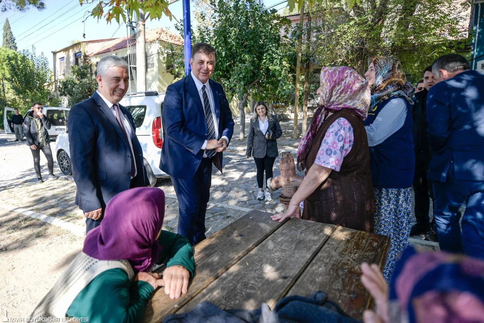 İzmir Büyükşehir Belediye Başkanı Dr. Cemil Tugay, Bergama'da düzenlediği koordinasyon toplantısında ilçenin ihtiyaçlarını değerlendirdi.