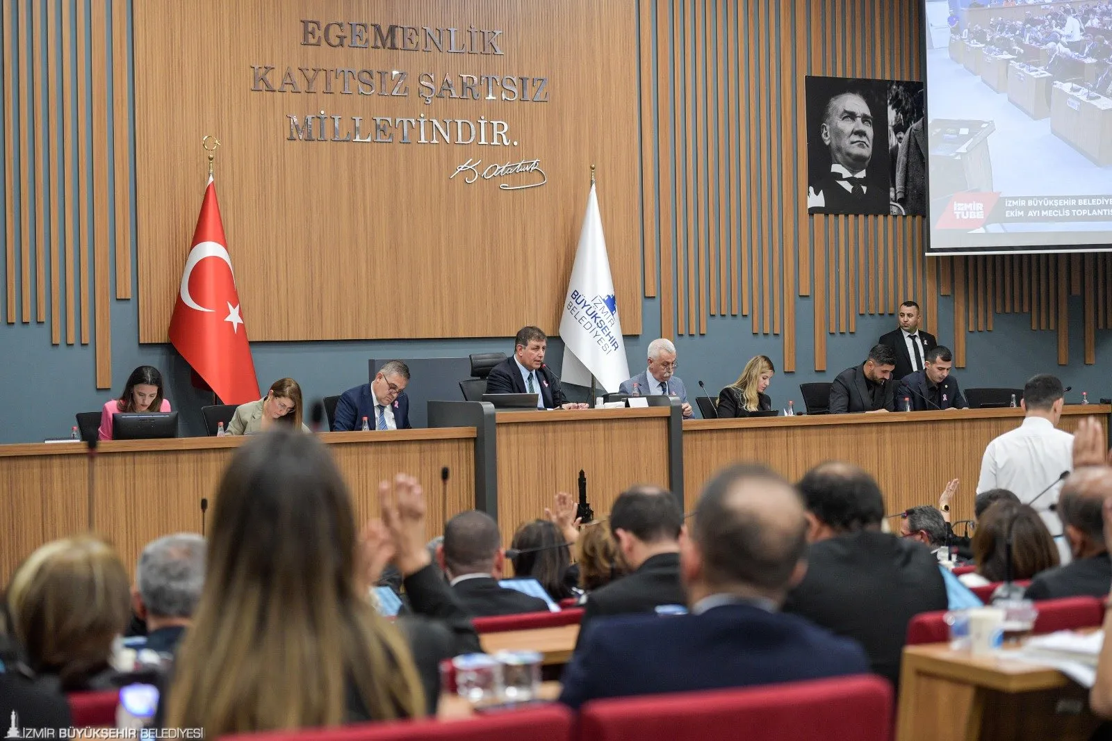 İzmir Büyükşehir Belediye Başkanı Dr. Cemil Tugay, Karşıyaka Stadı’nın yıllardır yapılmadığını vurgulayarak, Gençlik ve Spor Bakanlığı’na tepki gösterdi.