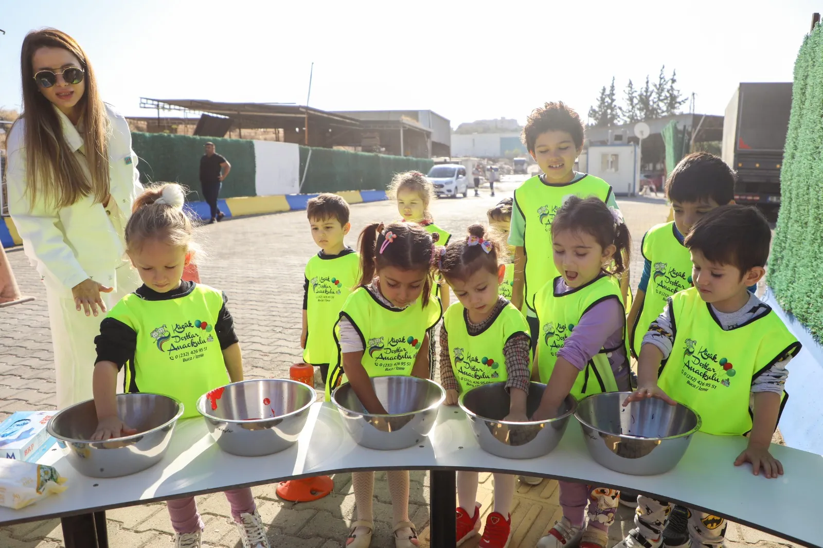 Buca Belediyesi, 4 Ekim Dünya Hayvanları Koruma Günü dolayısıyla Sokak Hayvanları Rehabilitasyon Merkezi'nde farkındalık etkinliği düzenledi. 