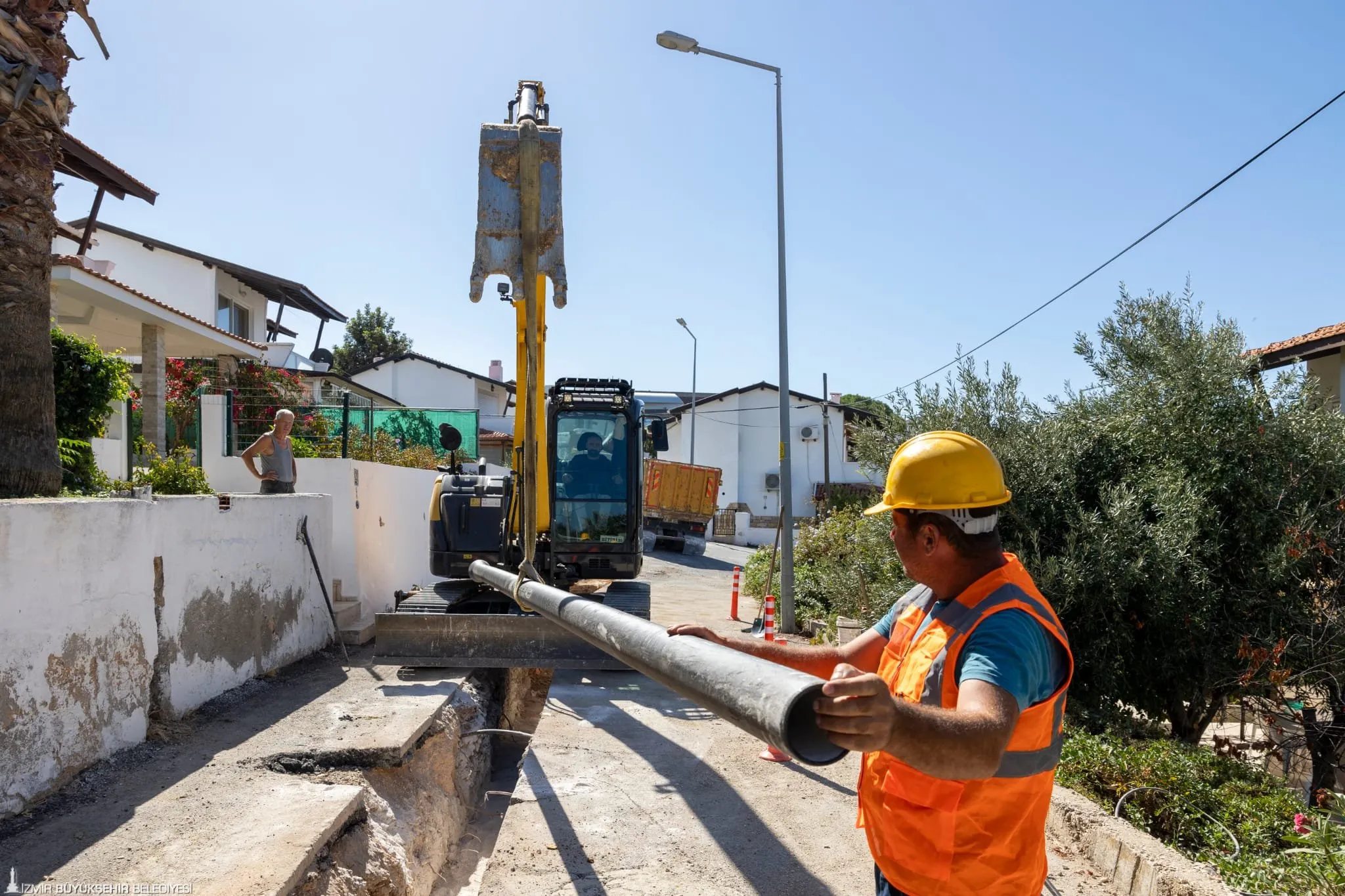 İzmir Büyükşehir Belediyesi, Çeşme’nin içme suyu altyapısını baştan sona yenilemek için başlattığı 1 milyar liralık projede sona yaklaşıyor. 