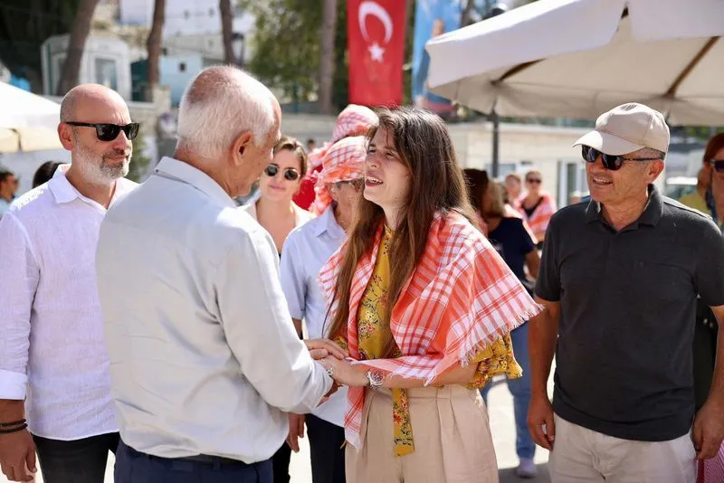 Lal Denizli, Ovacık Tarım ve Sakız Koyunu Festivali'nde yaptığı konuşmada, yerel değerlerin korunmasının önemine dikkat çekerek, tarım ve hayvancılığın destekleneceğini vurguladı.