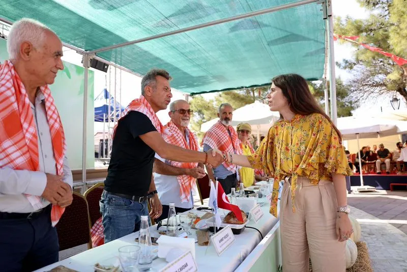 Lal Denizli, Ovacık Tarım ve Sakız Koyunu Festivali'nde yaptığı konuşmada, yerel değerlerin korunmasının önemine dikkat çekerek, tarım ve hayvancılığın destekleneceğini vurguladı.