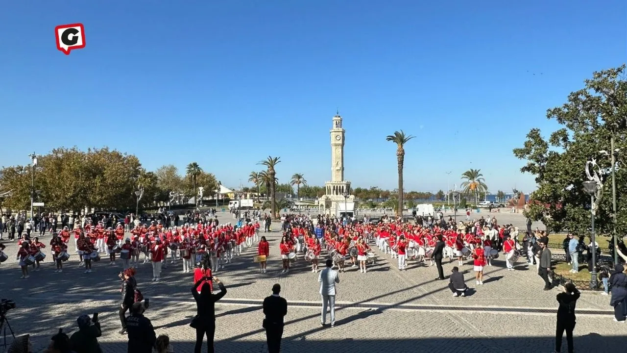 Cumhuriyetin 101. Yılı İzmir’de Coşkuyla Kutlandı