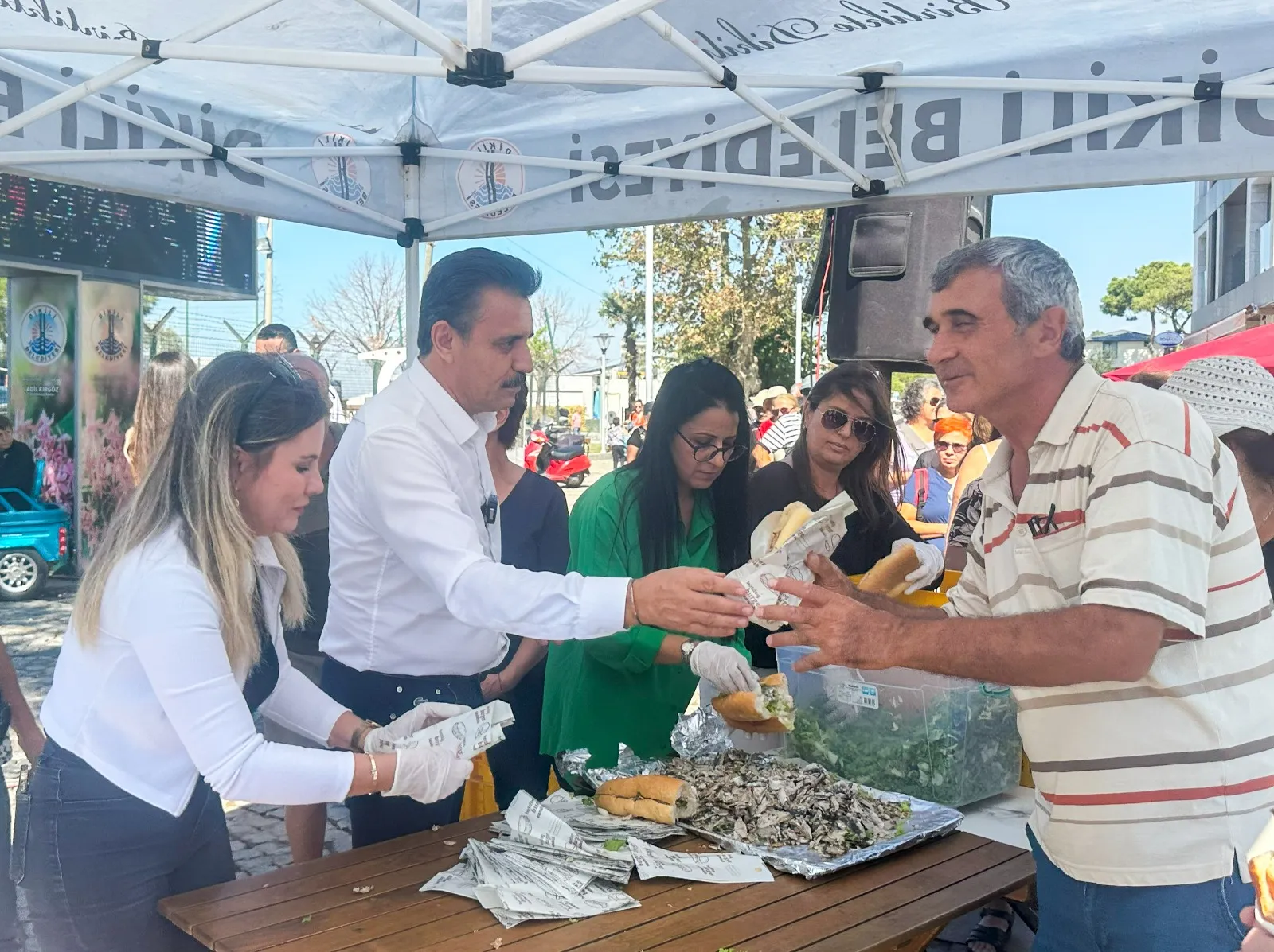 Dikili Belediyesi'nin ev sahipliğinde gerçekleştirilen 4. Sardalya Şenliği, bu yıl da büyük ilgi gördü.