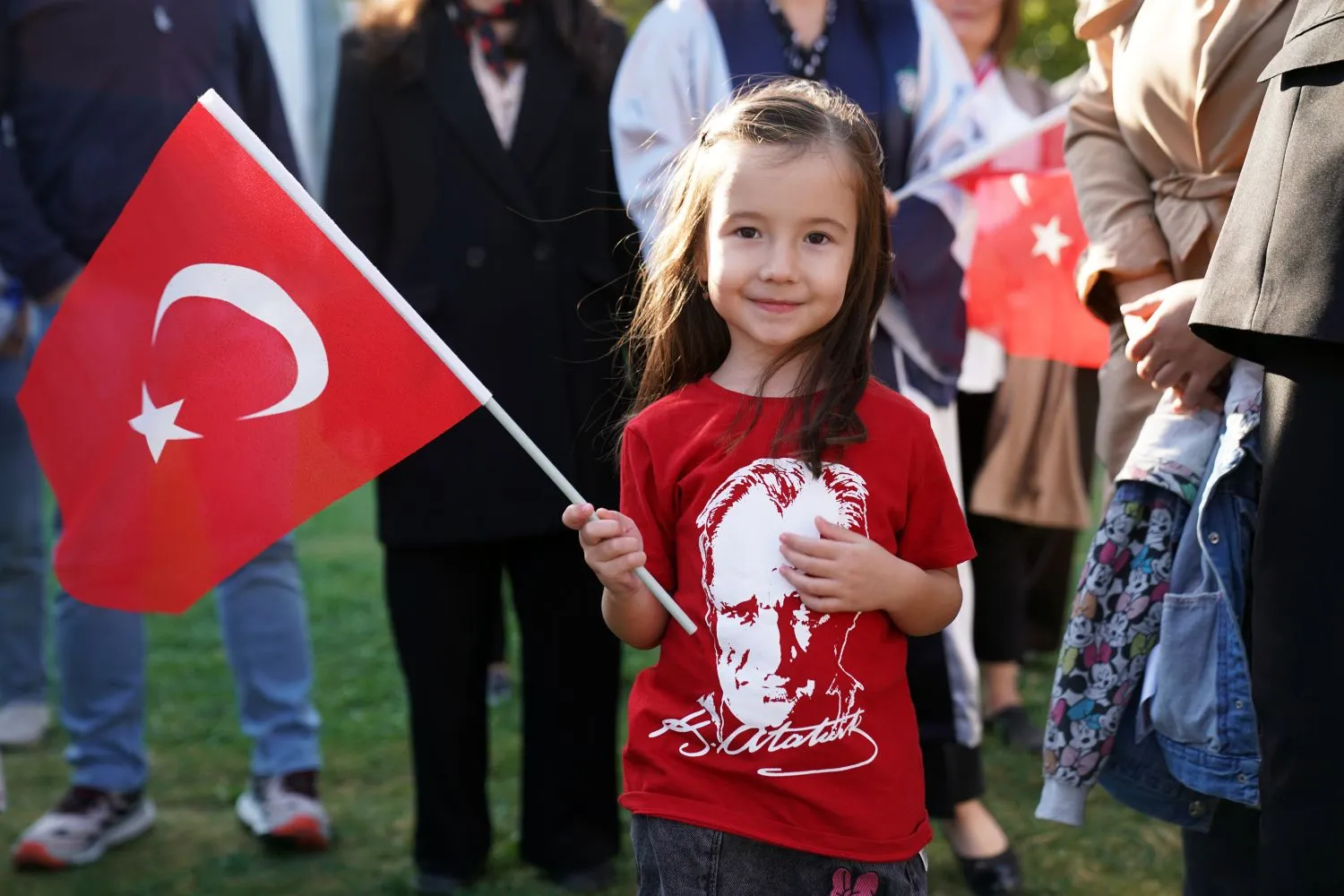 Ege Üniversitesi, Cumhuriyetin 101. yılı için tören düzenledi. Rektör Prof. Dr. Budak’ın katılımıyla gerçekleşen törende Cumhuriyetin değerleri vurgulandı, milletin 29 Ekim Cumhuriyet Bayramı kutlandı