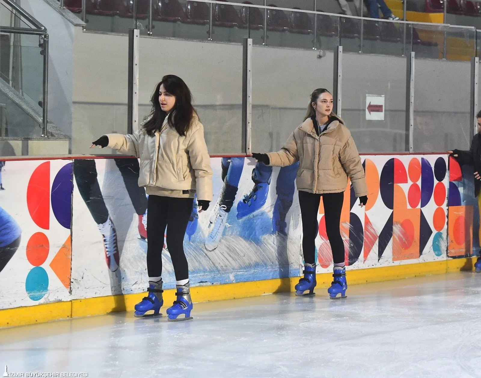 İzmir Büyükşehir Belediyesi Buz Sporları Salonu, 14 Ekim'de kapılarını açarak yeni sezona merhaba diyor. 