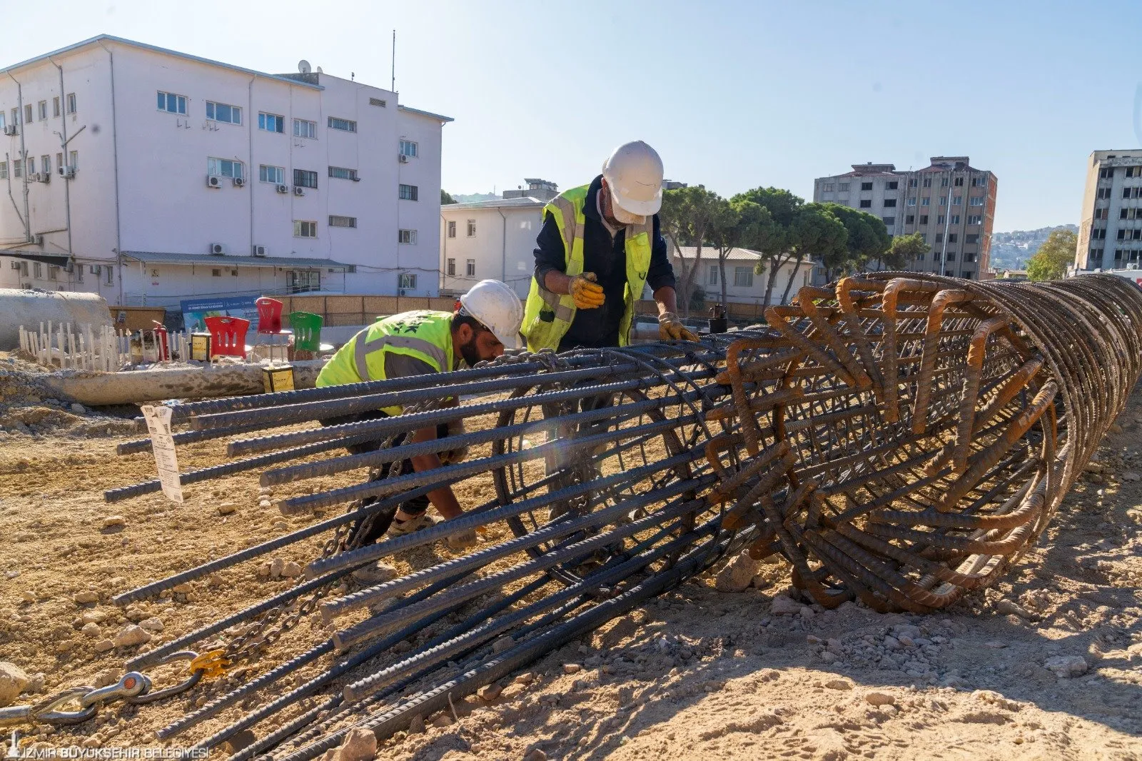 İzmir Büyükşehir Belediyesi, depreme dayanıklı ve modern bir sağlık hizmeti sunacak Eşrefpaşa Hastanesi ek hizmet binası için 549 milyon liralık yatırım yaptı.