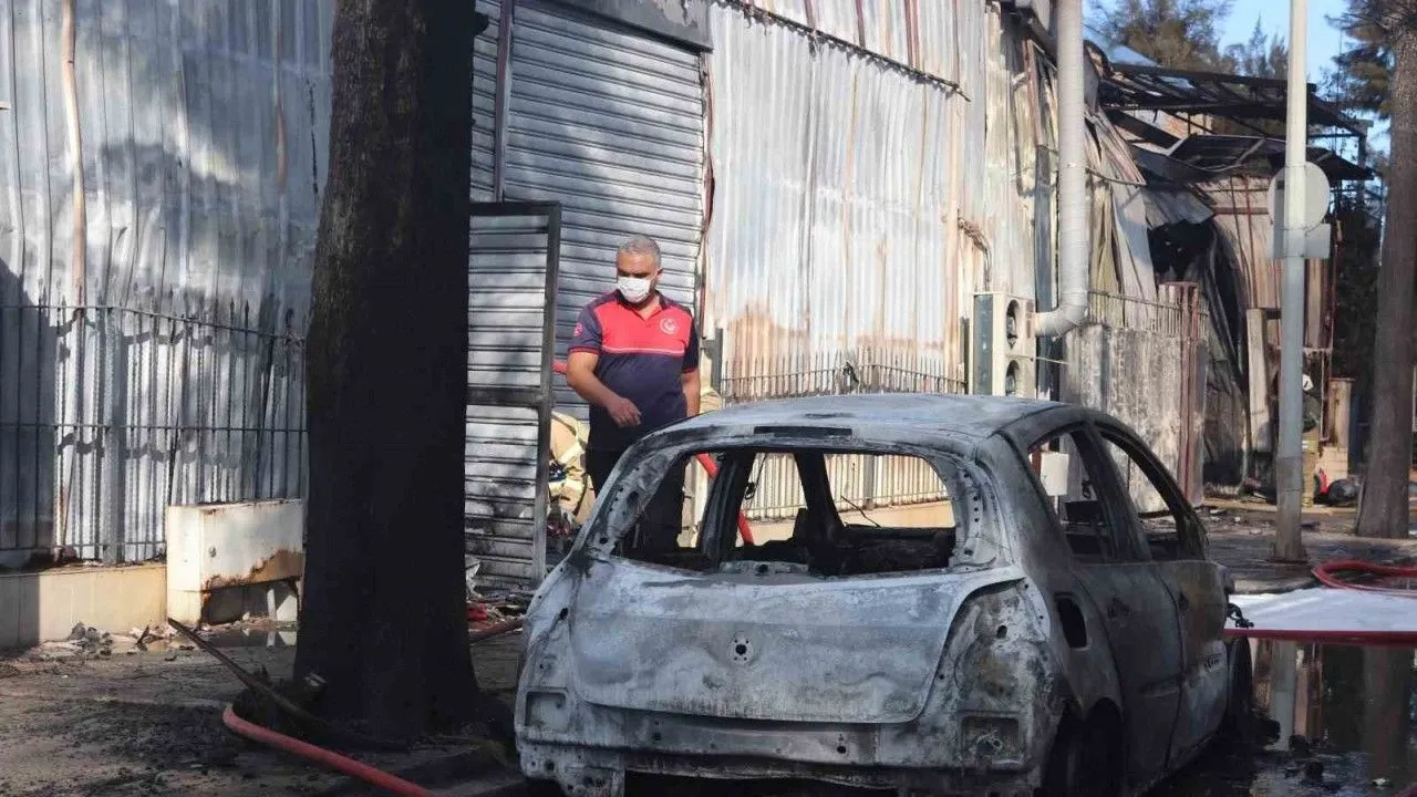 İzmir'de kimya fabrikasında korkutan patlama: 2 yaralı