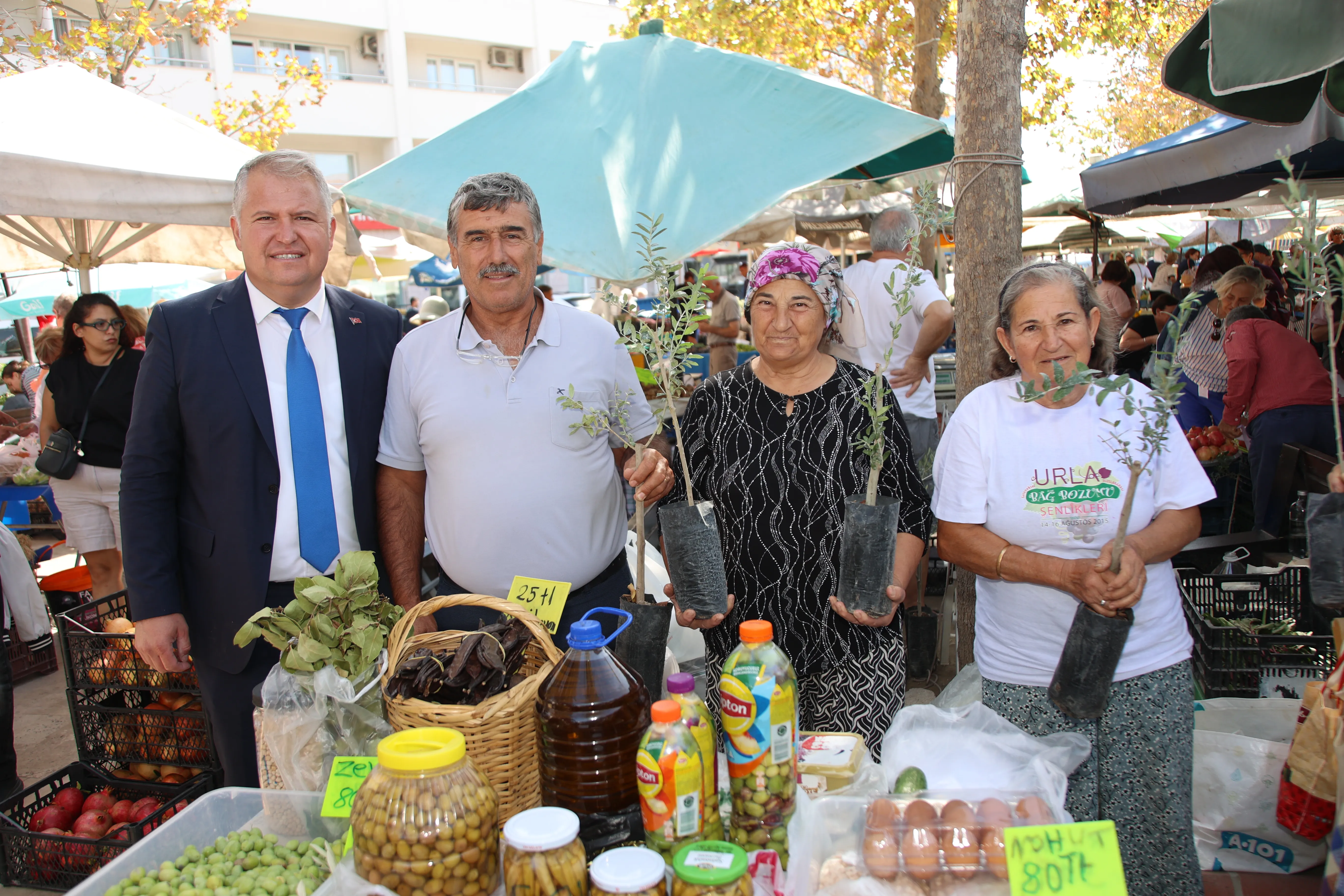 Urla Belediye Başkanı Selçuk Balkan, Dünya Kadın Çiftçiler Zirvesi'nde yaptığı konuşmada, kadın üreticilerin tarımdaki rolüne ve toprak koruma bilincine vurgu yaptı.