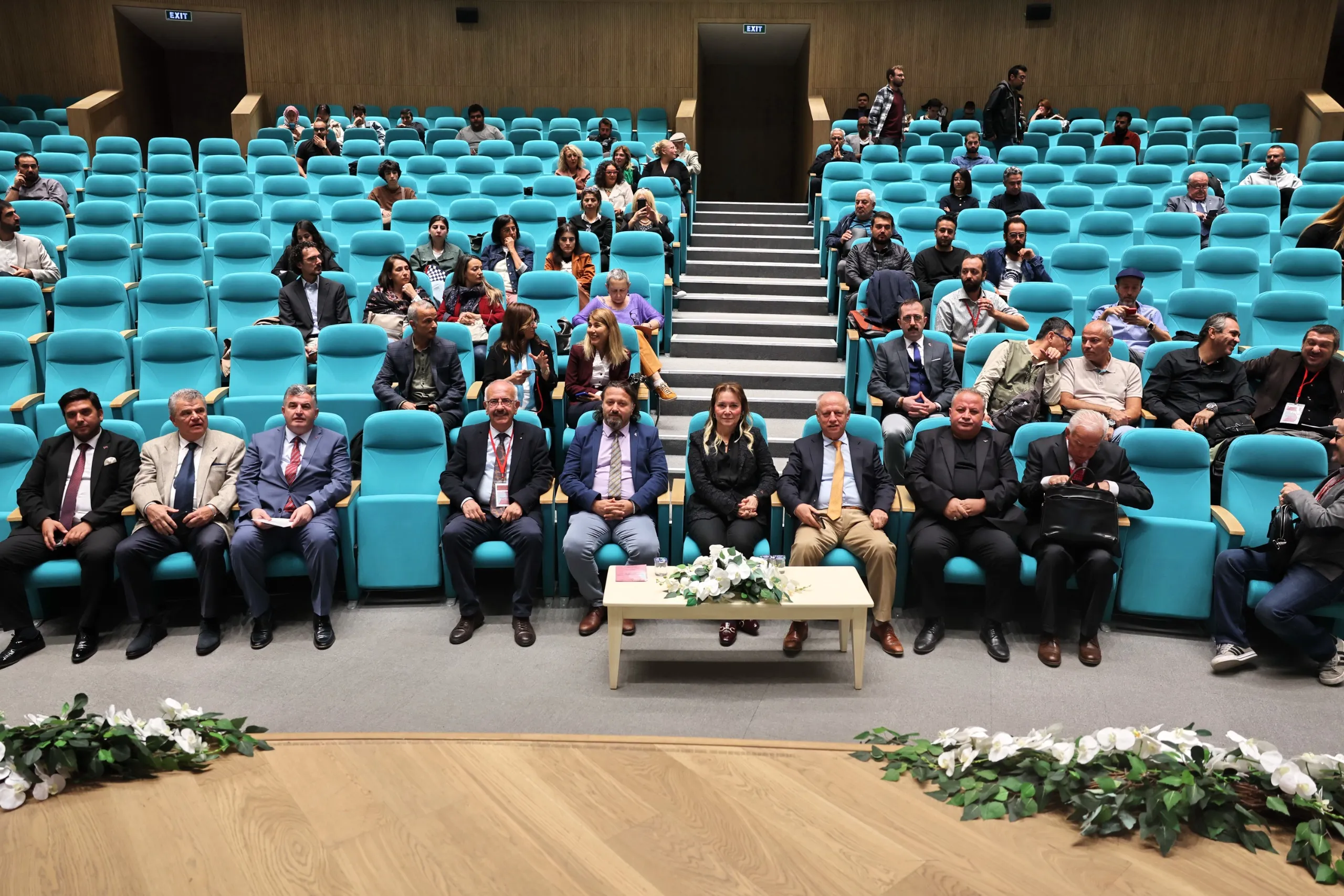 Konak Belediyesi, İzmir Katip Çelebi Üniversitesi ve UNESCO iş birliğiyle düzenlenen “İzmir Tarihi Liman Kenti Panelleri”nde Kemeraltı’nın geleceği masaya yatırıldı.