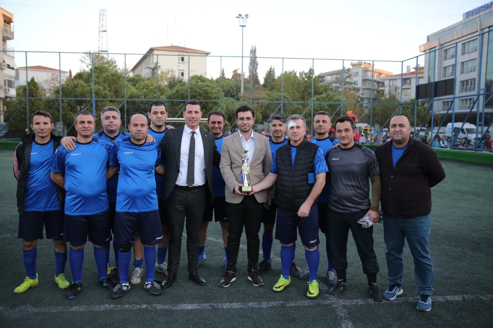 Konak Belediyesi, Cumhuriyet'in 101. yılı anısına düzenlediği Müdürlükler Arası Futbol Turnuvası'nı coşkuyla tamamladı. 