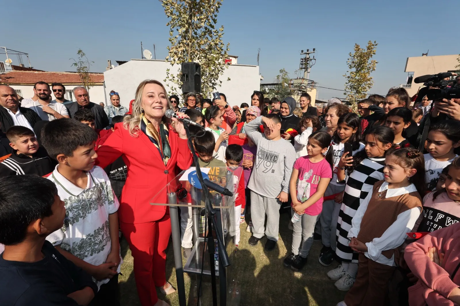 Konak Belediyesi, Diyarbakır'da katledilen 8 yaşındaki Narin Güran'ın adını Kocakapı Mahallesi'nde açılan yeni parkta ölümsüzleştirdi.