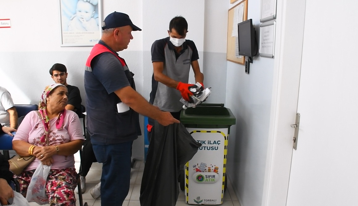 Torbalı Belediyesi İklim Değişikliği ve Sıfır Atık Müdürü Gökben Yılmaz, projenin amacının ilaçların çevreye ve insan sağlığına olan zararlarını önlemek olduğunu belirtti.