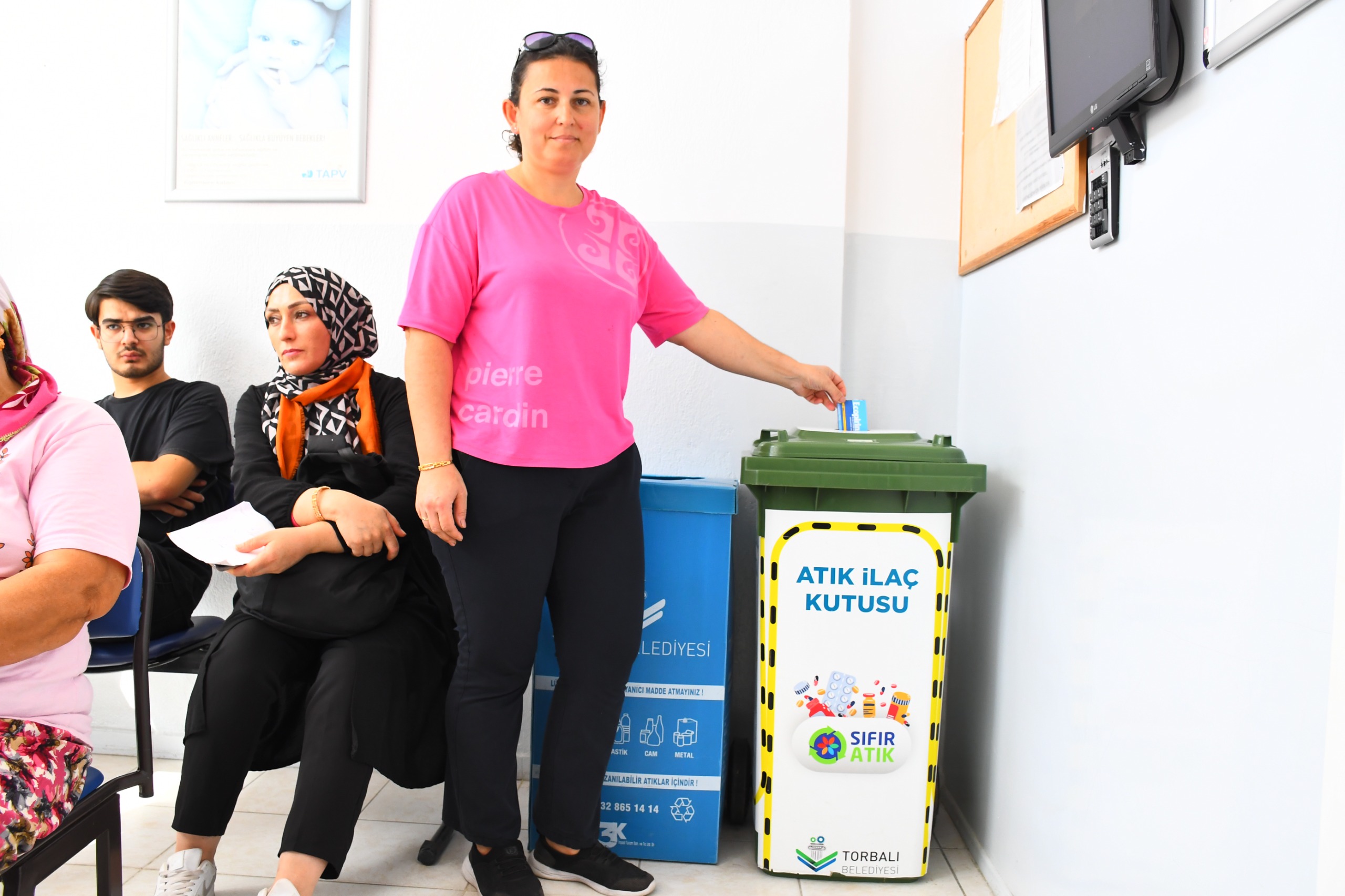 Torbalı Belediyesi İklim Değişikliği ve Sıfır Atık Müdürü Gökben Yılmaz, projenin amacının ilaçların çevreye ve insan sağlığına olan zararlarını önlemek olduğunu belirtti.