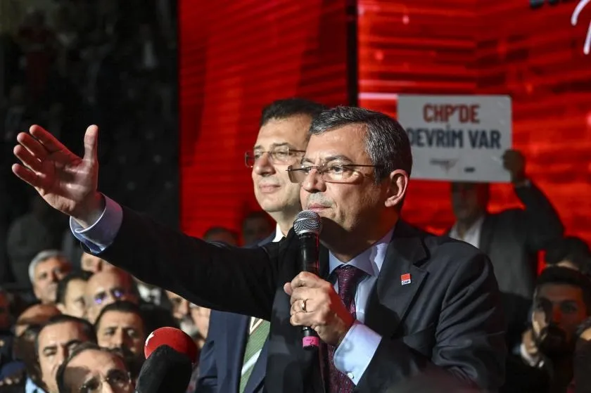 Tam bir yıl önce, CHP 38. Olağan Kurultayı'nda Özgür Özel'in genel başkan seçilmesiyle sonuçlanan Değişim Hareketi, salonu coşkuyla doldurdu.