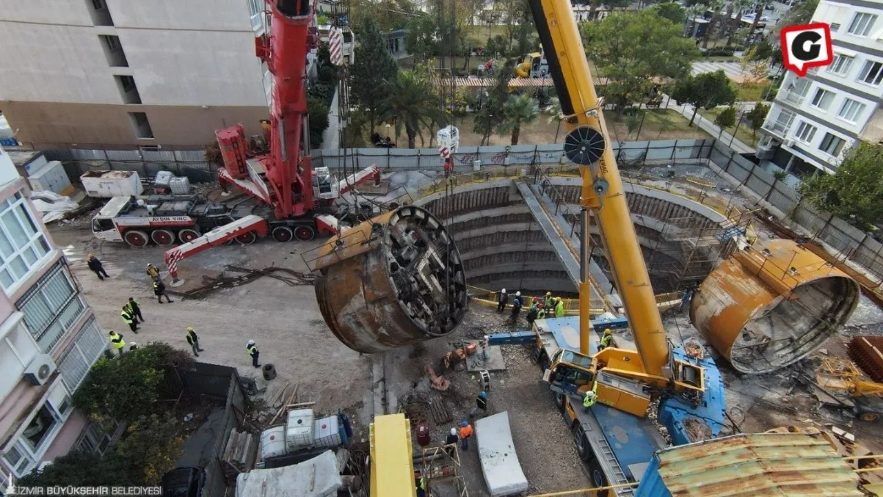 Buca Metrosu'nda Tünel Kazıları Devam Ediyor: TBM Parçaları Taşınıyor