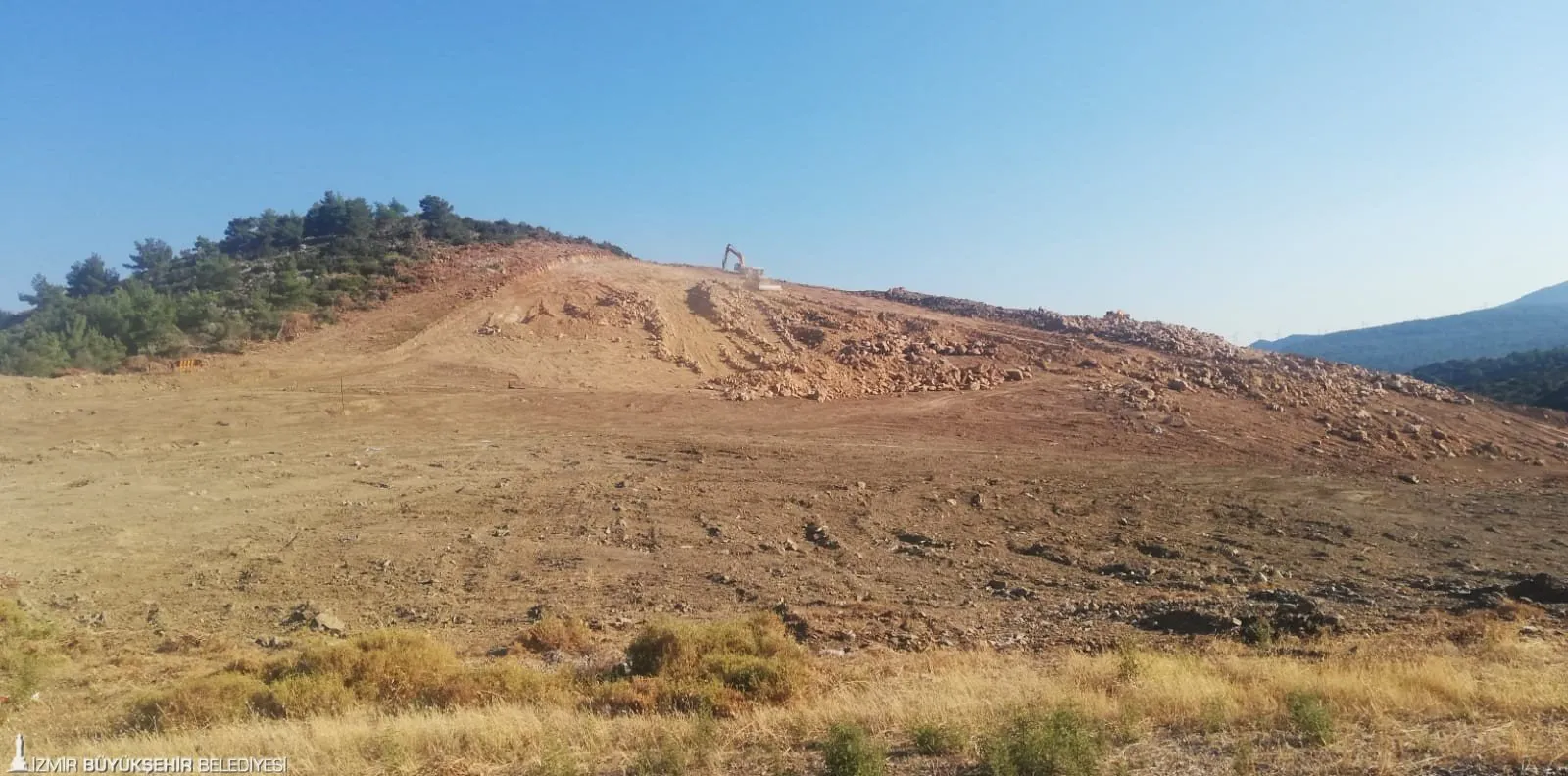 İzmir Büyükşehir Belediye Başkanı Cemil Tugay, güneş enerjisi yatırımlarına karşı olmadığını ancak plansız ve verimsiz yatırımlara karşı olduğunu belirtti.