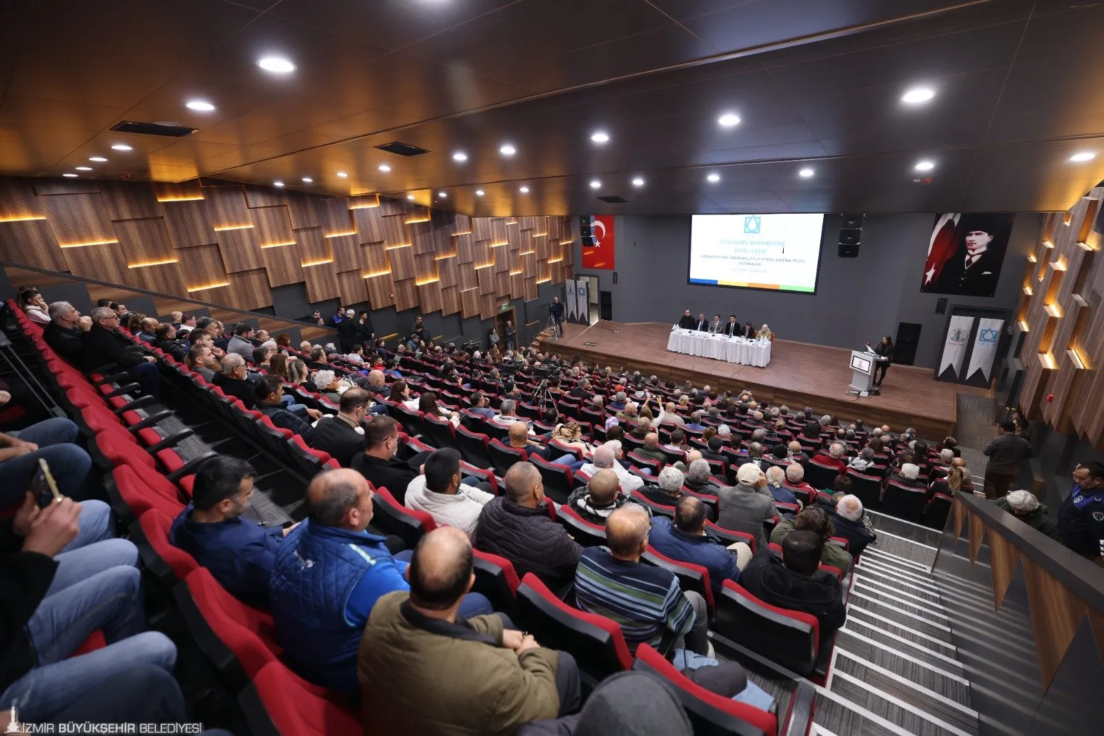 İzmir Büyükşehir Belediyesi İZSU Genel Müdürlüğü, Dikili'de yaşanan atıksu sorununu çözmek için 66 milyon Euro'luk bir yatırımla dev bir projeye başlıyor.