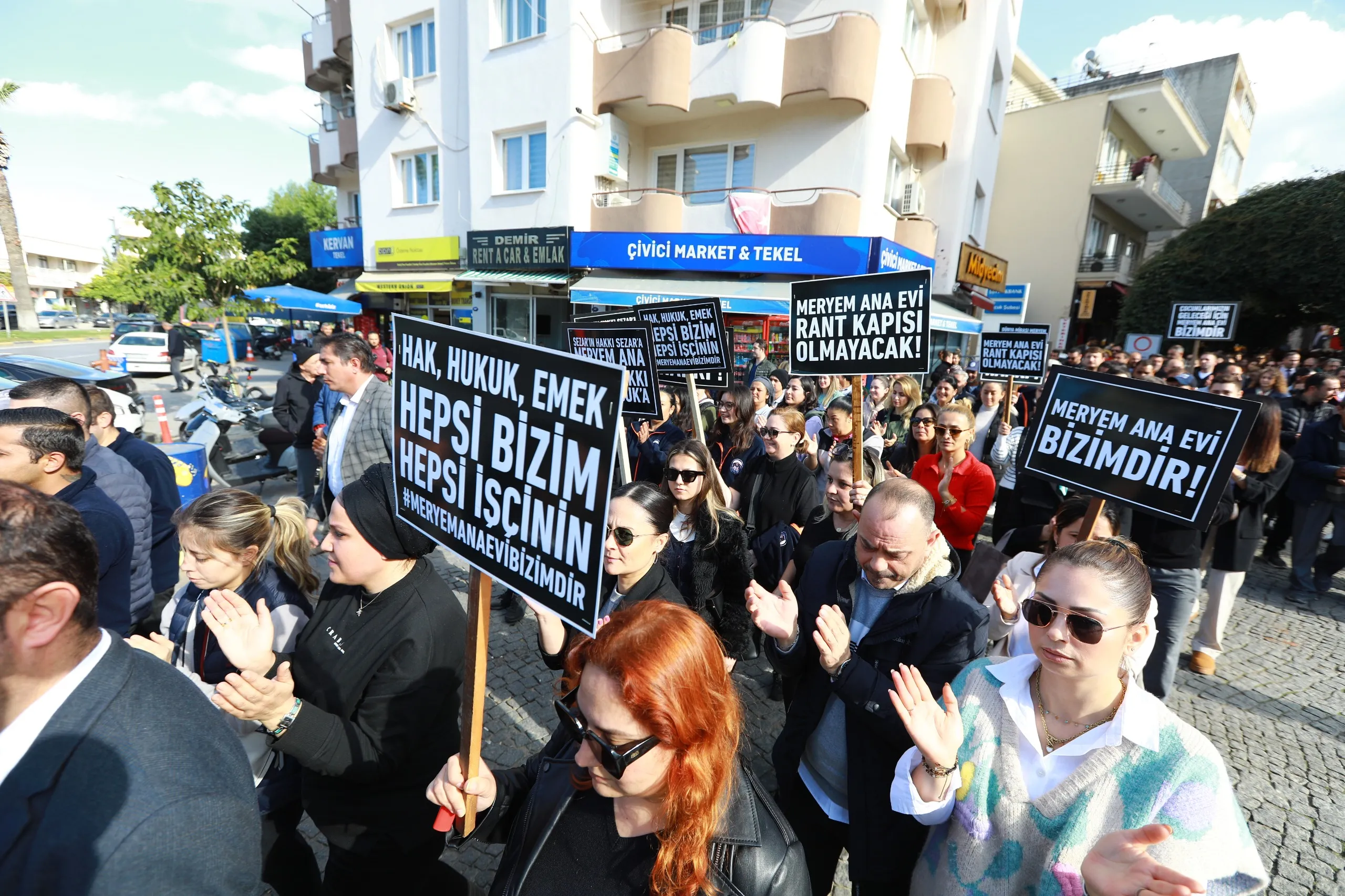 Efes Selçuk'un simgelerinden biri olan Meryem Ana Evi otoparkının gelirlerinin belediyeden alınmak istenmesi, ilçede büyük bir tepkiyle karşılandı. Belediye emekçileri ve halk  mücadeleye başladı.