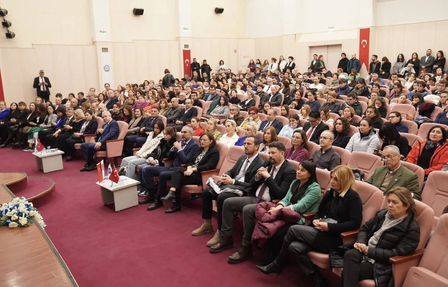 Ege Üniversitesi öğrencileri ve akademisyenleri için heyecan verici bir haber! Erasmus+ programı hakkında merak ettiğiniz tüm soruların cevaplarını bulabileceğiniz bir toplantı gerçekleştirildi. 