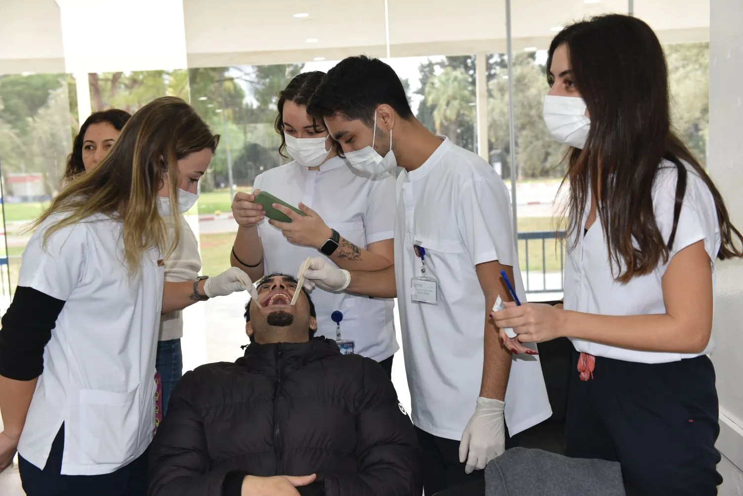 Ege Üniversitesi Öğrencilerine Ağız ve Diş Sağlığı Taraması