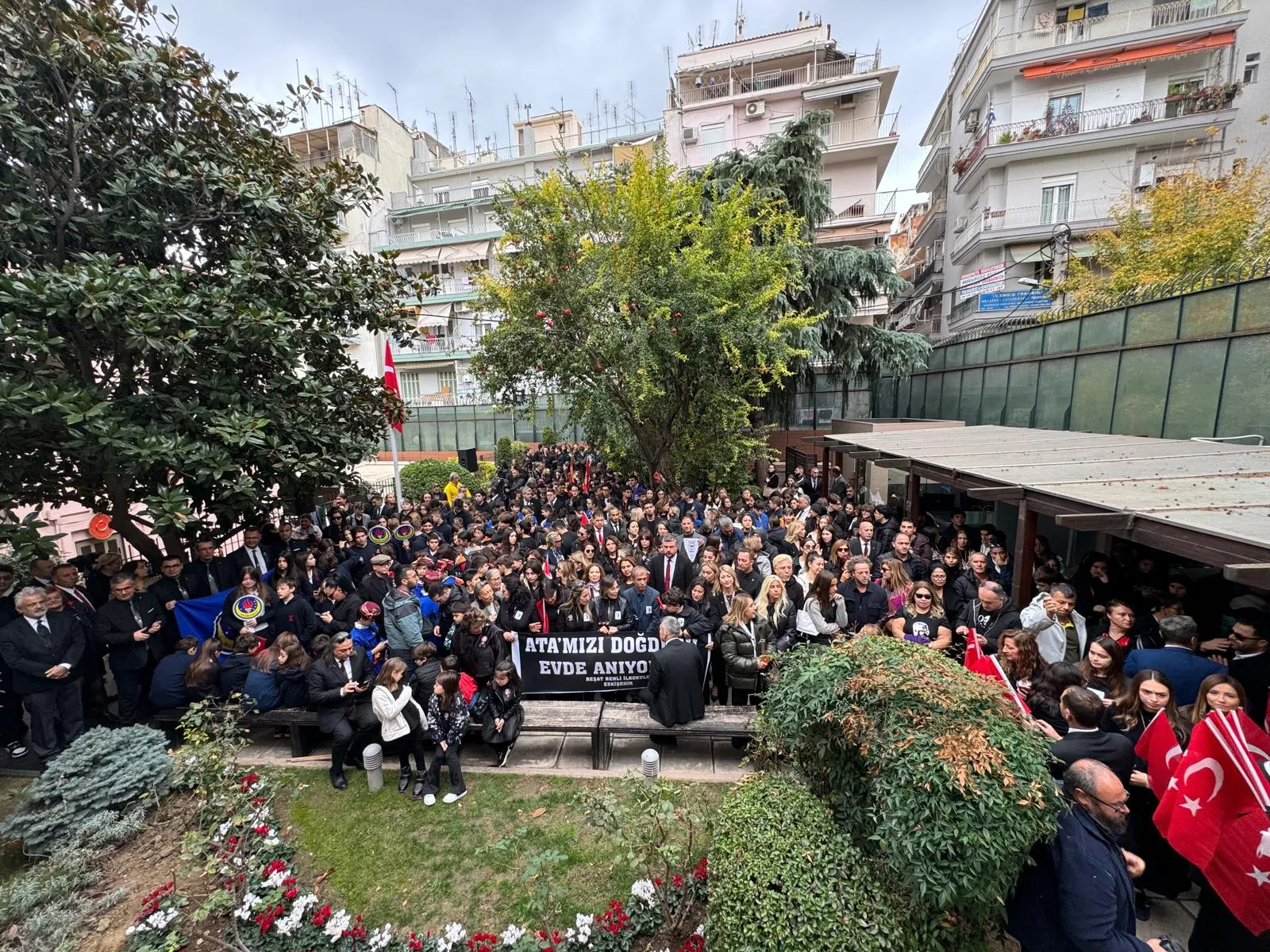 Buca Belediye Başkanı Görkem Duman, 10 Kasım'da Selanik'te Atatürk'ün doğduğu evi ziyaret ederek anma törenine katıldı ve "Emanetin ilelebet payidar kalacak" dedi.