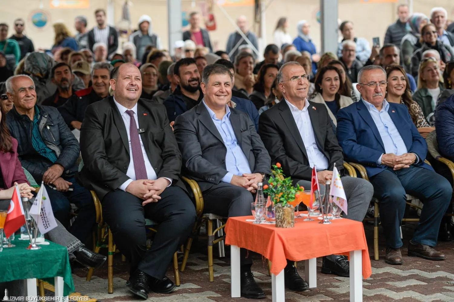 İzmir Büyükşehir Belediye Başkanı Cemil Tugay, Gümüldür Mandalina Festivali’nde tarımın önemine dikkat çekerek, “Çiftçimize yılda 250 milyon lira destek sağlıyoruz” dedi.