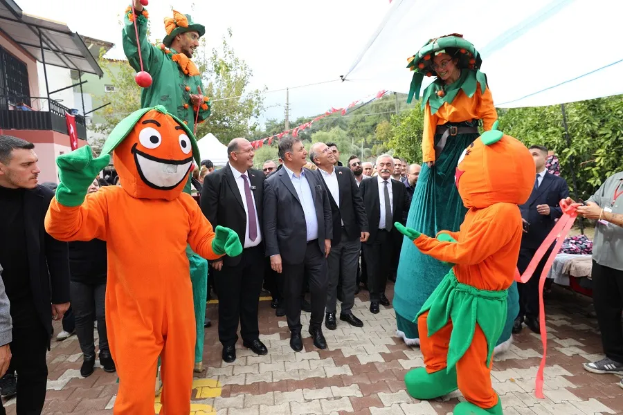 Menderes Belediyesi, Gümüldür'de Geleneksel Mandalina Festivali'ni düzenledi. İki gün süren etkinlikte konserler, yarışmalar ve çevre bilinci çalışmaları ile coşku doruğa çıktı.