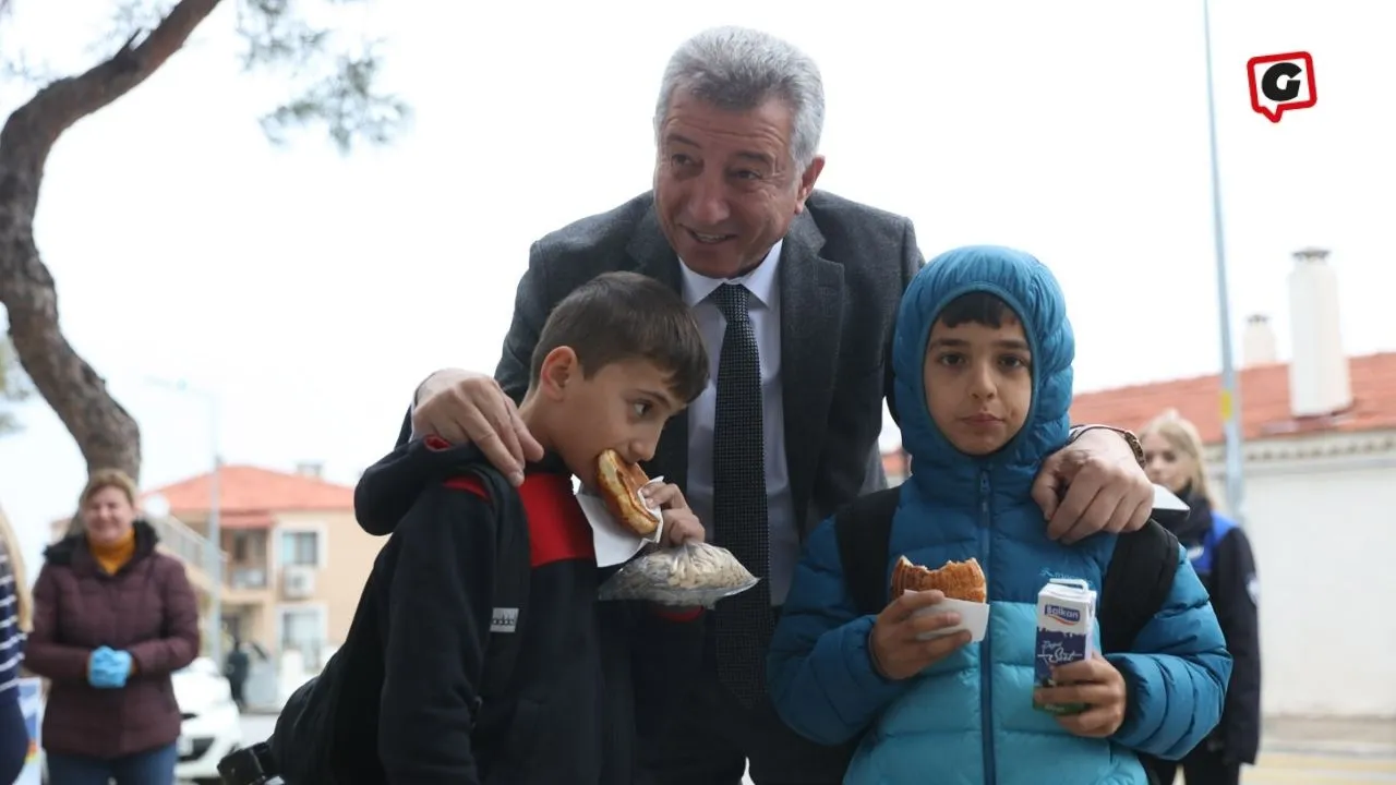 Güzelbahçe Belediyesi'nden Öğrencilere Süt ve Poğaça Desteği