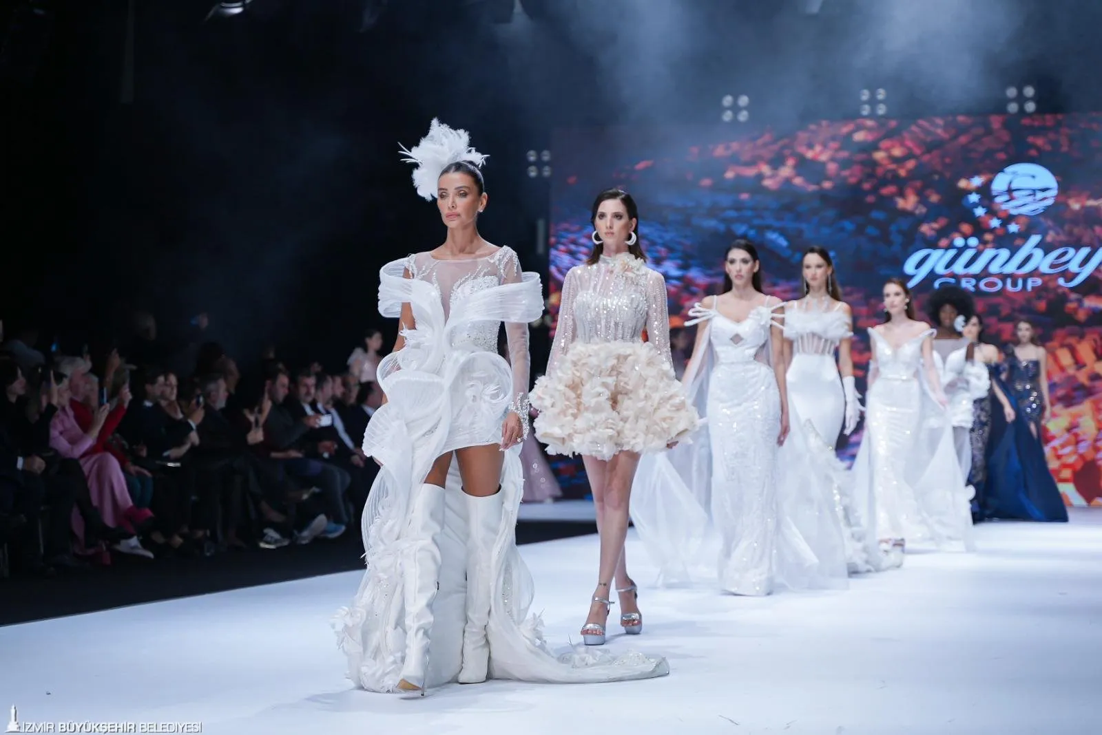 IF Wedding Fashion İzmir, 2025 koleksiyonlarının ilk kez sergilendiği görkemli bir etkinlikle kapılarını açtı. 