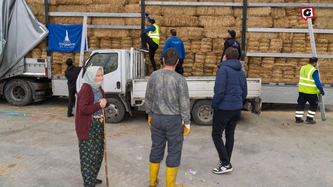 İzmir Büyükşehir Belediyesi'nden yangın mağduru çiftçilere yem desteği