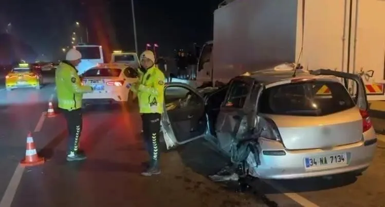 İzmir’deki feci kazada kamyonete arkadan çarptı: 5 yaralı