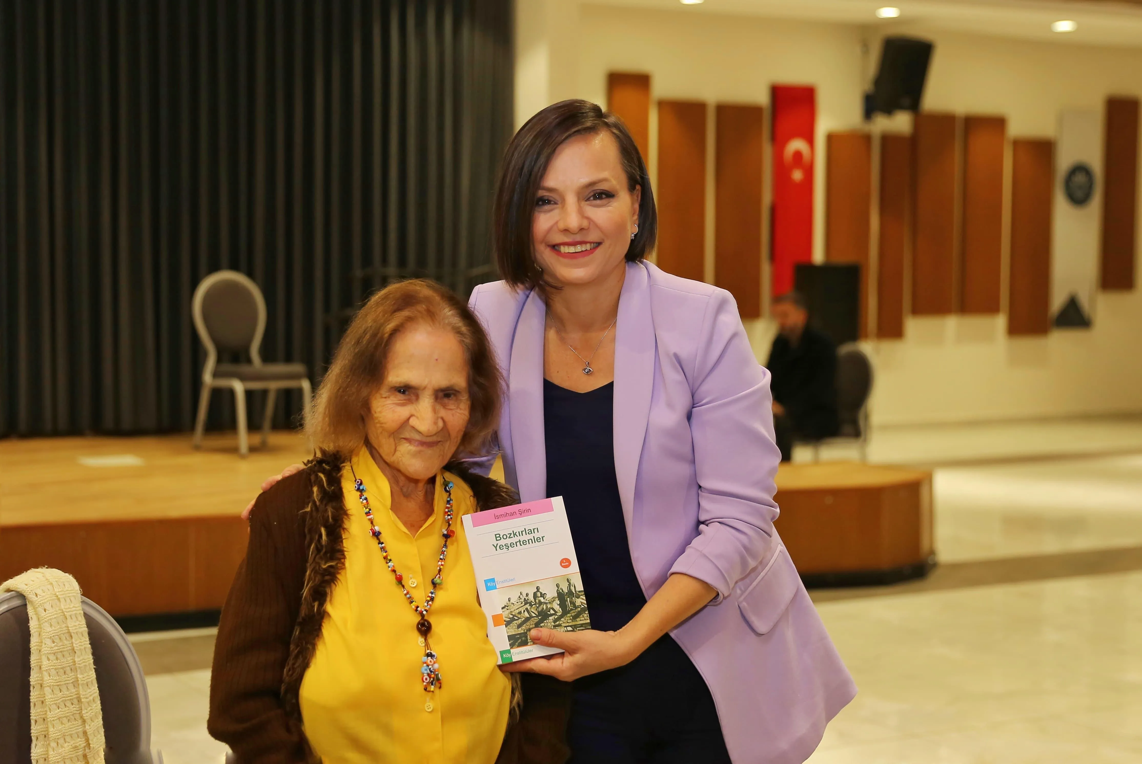 Karabağlar Belediyesi, 24 Kasım Öğretmenler Günü dolayısıyla anlamlı bir etkinlik düzenledi.