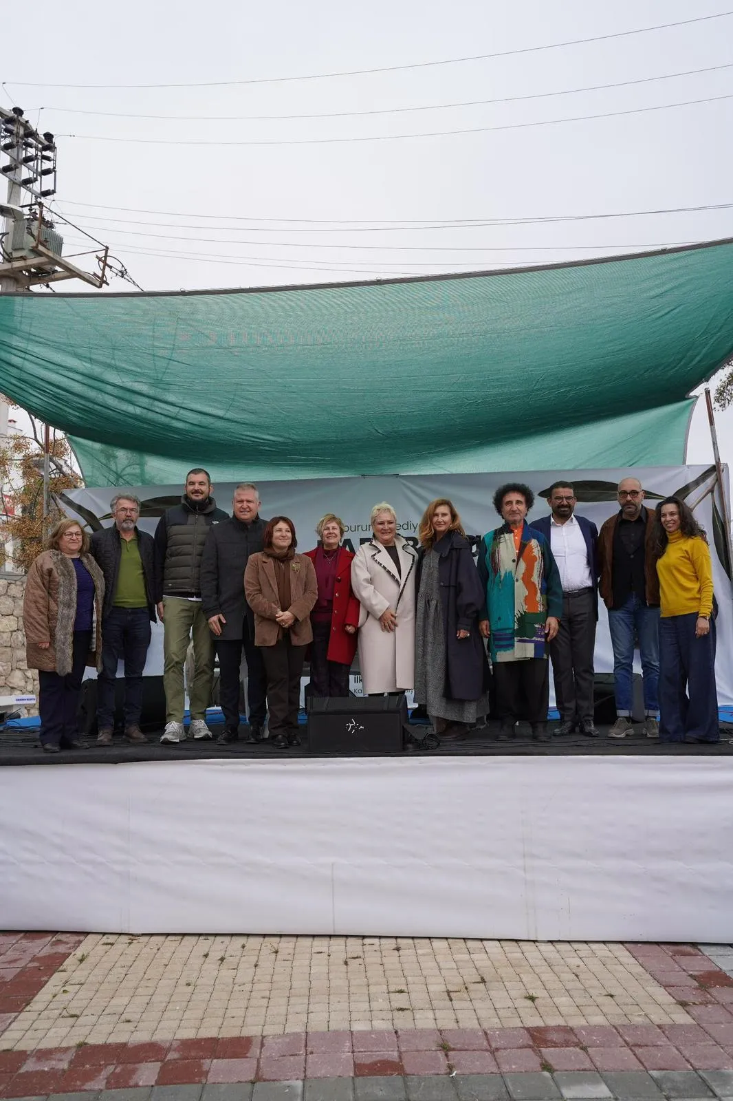 İzmir Karaburun'da düzenlenen 1. Furma Zeytin Festivali, zeytin kültürünü tanıtarak bölgenin küresel markalaşma yolundaki ilk adımlarını attı. Belediye başkanları ve uzmanlar katıldı.